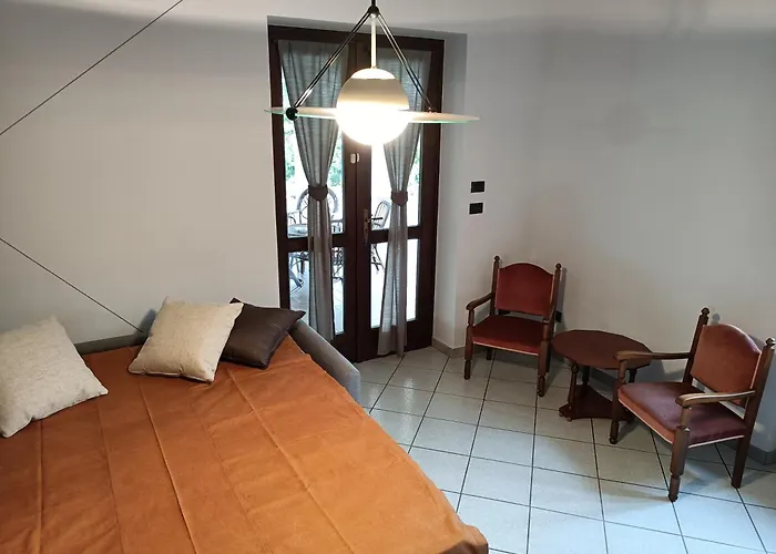Mombracco Bed & Breakfast