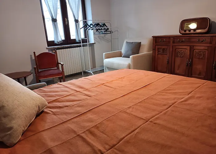 Mombracco Bed & Breakfast *